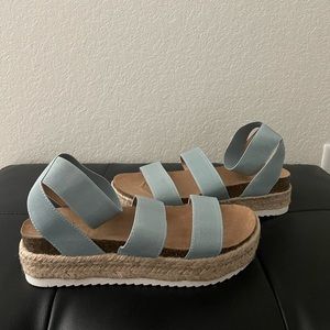 Platform sandals 🩴